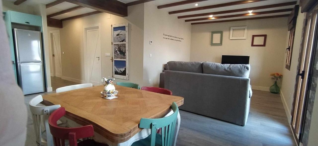 Apartamentos La Rosa Y El Pastor Guijo de Santa Barbara ภายนอก รูปภาพ