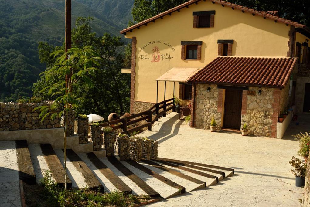 Apartamentos La Rosa Y El Pastor Guijo de Santa Barbara ภายนอก รูปภาพ