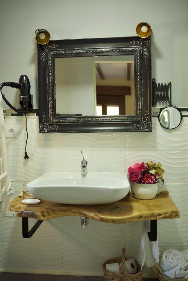 Apartamentos La Rosa Y El Pastor Guijo de Santa Barbara ภายนอก รูปภาพ