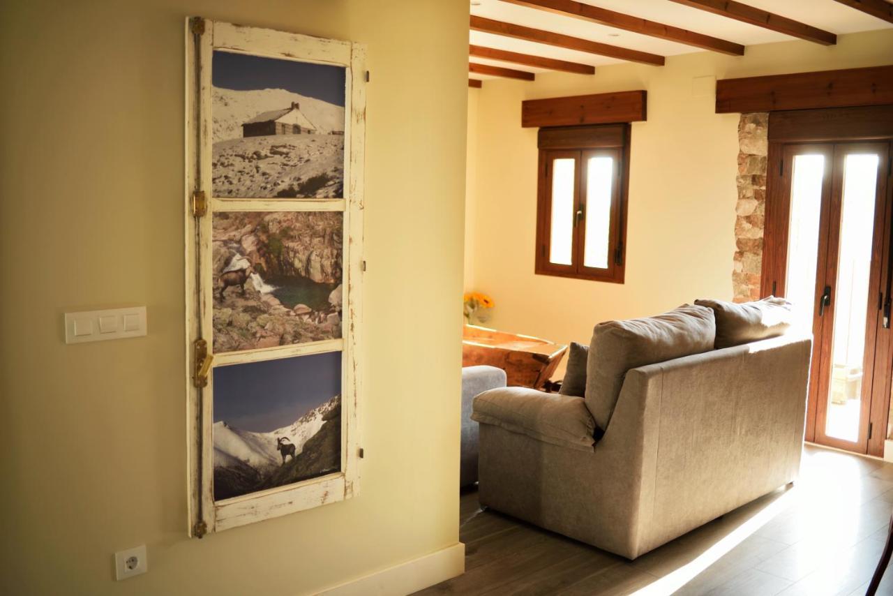 Apartamentos La Rosa Y El Pastor Guijo de Santa Barbara ภายนอก รูปภาพ